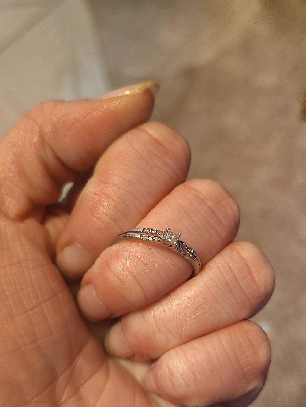 10K White Gold Princess Cut Diamond Split Shank Ring Size 7.5